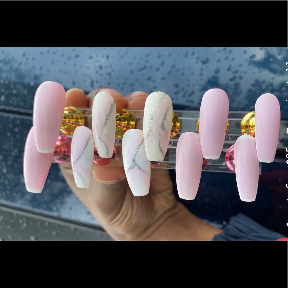 Press on nails